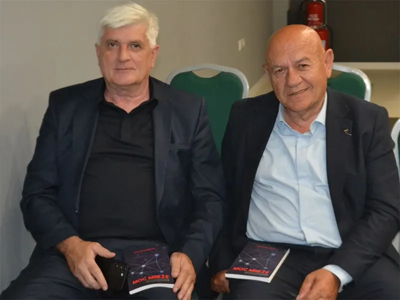 Knjiga u rukama čitalaca