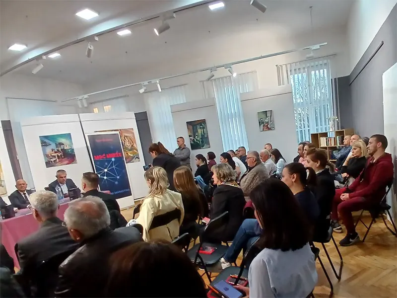 Knjiga u rukama čitalaca