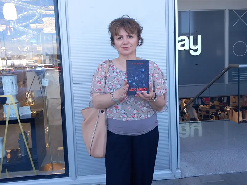 Knjiga u rukama čitalaca