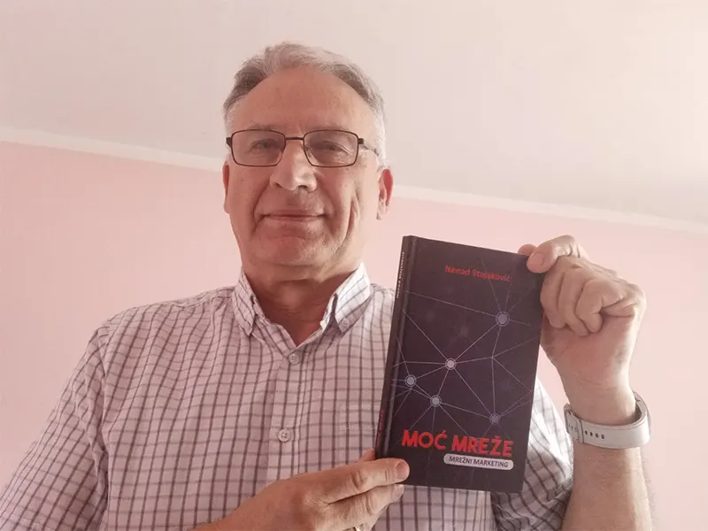 Knjiga u rukama čitalaca